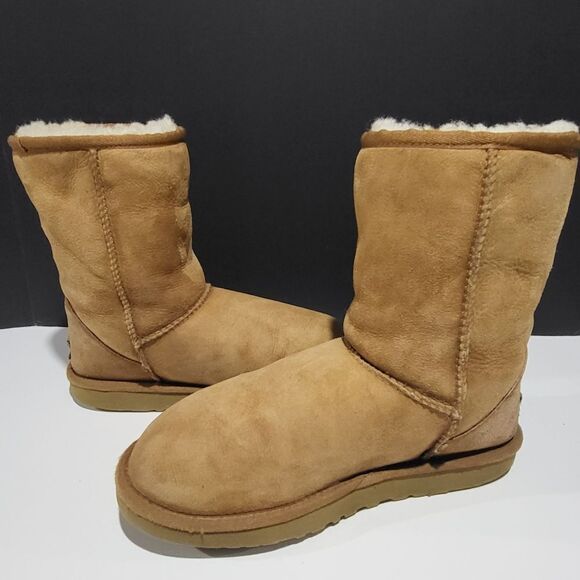 Ugg Short Tan / Caramel Colored Winter Boots - Picture 8 of 13